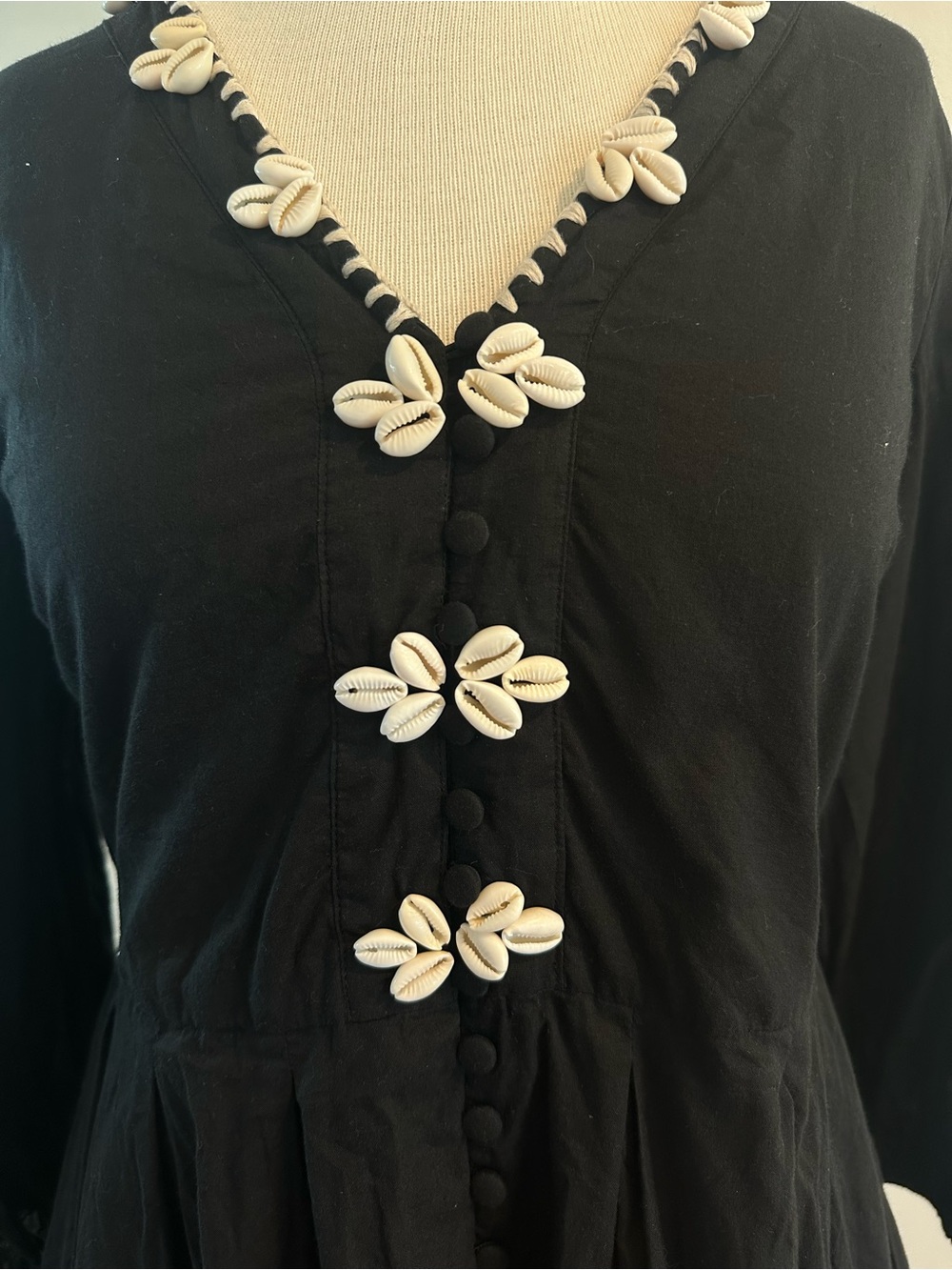 Marea by Liz Joy Black V-Neck Dress with Shell Trim - Picture 2 of 6